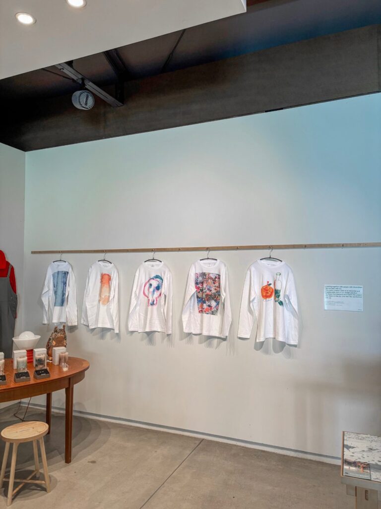 lagom の壁に並んだ「ART Long T-shirts」Autumn/Winter Series 5点 / Five ART Long T-shirts on display at lagom